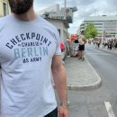 T-Shirt Checkpoint Charlie Berlin, grau