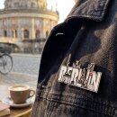 United1871 – Pin – Berlin Skyline Schriftzug